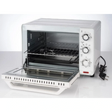 Der Korona 57158 Multifunktions-Toastofen in Silber (24L) steht mit geöffneter Glastür auf der Theke und zeigt zwei Drahtgestelle. Das schlichte Bedienfeld verfügt über drei Drehregler, eine rote Kontrollleuchte und ein schwarzes Netzkabel, das sich daneben befindet.