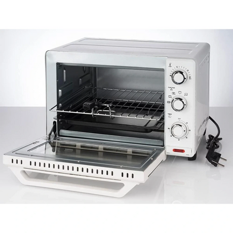 Der Korona 57158 Multifunktions-Toastofen in Silber (24L) steht mit geöffneter Glastür auf der Theke und zeigt zwei Drahtgestelle. Das schlichte Bedienfeld verfügt über drei Drehregler, eine rote Kontrollleuchte und ein schwarzes Netzkabel, das sich daneben befindet.