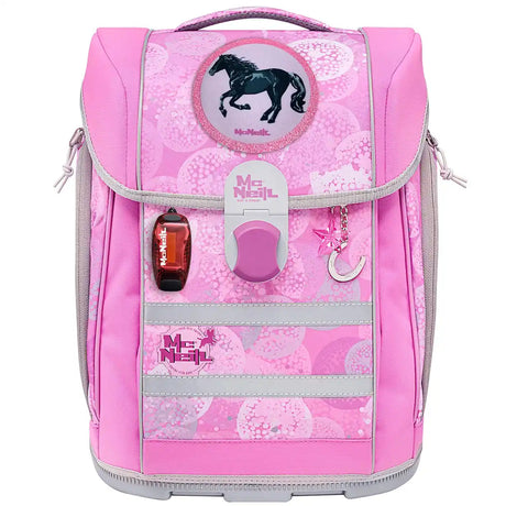 Das McNeill McLight 2 Schulranzen Set 6-teilig - Beauty (rosa) von McNeill kombiniert ein stylisches Pferdedesign, reflektierende Streifen und einen Mond-Schlüsselanhänger für leichten, ergonomischen Komfort und sichere Schultage.