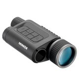 Ein Minox NVD 650 Nachtsichtmonokular von Minox mit Foto- und Videoaufzeichnung, 30-facher Vergrößerung, großem Objektiv, strukturiertem Griff und Bedientasten oben auf weißem Hintergrund.