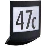 Die Paulmann Padea LED 3-Step-Dim Außenwandleuchte von Paulmann in Anthrazit hat einen rechteckigen Rahmen und ein beleuchtetes Schild mit der Aufschrift "47c" in kräftigem Schwarz auf Weiß.