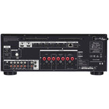 Rückansicht des Pioneer VSX-935M2 7.2-Kanal-AV-Receivers von Pioneer mit Eingangs-/Ausgangsanschlüssen, Lautsprecherklemmen und Anschlussetiketten; unterstützt 8K und Dolby Atmos für ein beeindruckendes Heimkinoerlebnis.