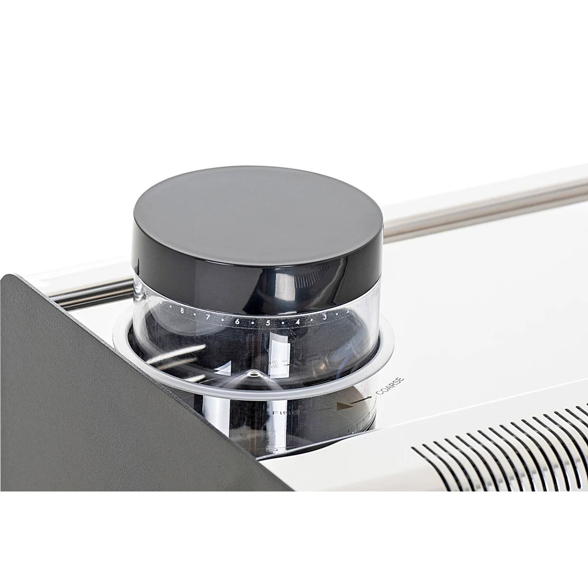 Nahaufnahme des schwarzen und transparenten Bedienknopfes der eleganten, modernen Quickmill 2835 Superiore Profi Espressomaschine aus Edelstahl von Quickmill.