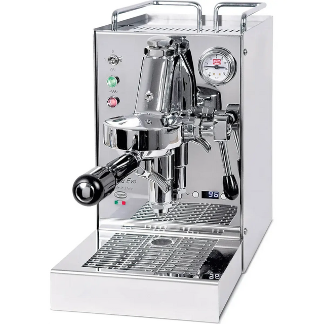 Die Quickmill Carola 0960 PID - Chrom ist eine glänzende Edelstahl-Espressomaschine von Quickmill mit einem Manometer, Bedientasten und einer präzisen PID-Temperaturregelung auf der Vorderseite.