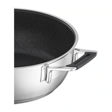 Nahaufnahme der Rösle SILENCE PRO Servierpfanne 24 cm mit ProResist-Antihaftbeschichtung und schwarzem Seitengriff aus Metall, dargestellt auf weißem Hintergrund.