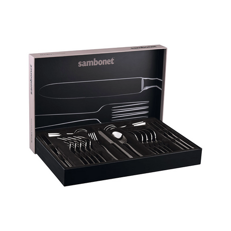 Ein Sambonet Flat Besteck 24tlg. - Goldbesteck auf weißem Hintergrund, bestehend aus Gabeln, Messern und Löffeln aus Edelstahl 18/10 in einem schwarzen Etui mit dem Sambonet-Logo auf dem Deckel.