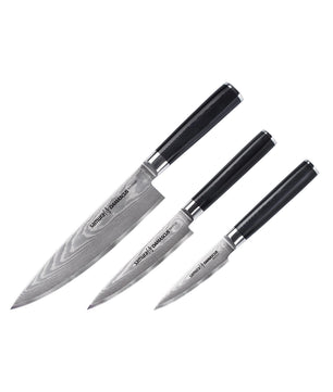 Drei Küchenmesser mit schwarzen Griffen und gemusterten silbernen Klingen, diagonal nach Größe auf Weiß angeordnet. Gefertigt aus 67-lagigem Damaststahl, ist dies das hochwertige Samura DAMASKUS 3er-Messer Set - schwarz von Samura.