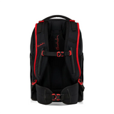 Der Satch Pack Schulranzen - Fire Phantom von Satch ist ein stylischer, schwarz-roter, ergonomischer Rucksack mit einem 30-Liter-Laptopfach, ideal für Schüler, die Komfort und Funktionalität wünschen.