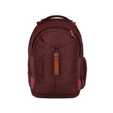 Der Satch Match Schulranzen - Nordic Ruby von Satch hat ein kastanienbraunes Design mit braunen Reißverschlüssen, einer Fronttasche und dem Logo auf der linken Seite; ein ergonomischer Schulrucksack, der für Komfort und Stil gemacht ist.