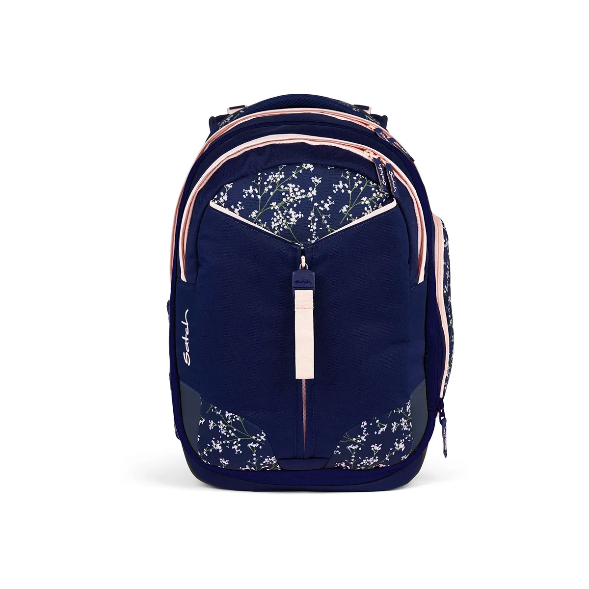 Der Satch Match Schulrucksack - Bloomy Breeze von Satch zeichnet sich durch ein marineblaues Design mit Blumenmuster und hellrosa Reißverschlüssen aus. Er kombiniert ergonomischen Komfort und stilvolles Aussehen für den täglichen Gebrauch. Abgebildet vor einem weißen Hintergrund.