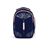 Der Satch Match Schulrucksack - Bloomy Breeze von Satch zeichnet sich durch ein marineblaues Design mit Blumenmuster und hellrosa Reißverschlüssen aus. Er kombiniert ergonomischen Komfort und stilvolles Aussehen für den täglichen Gebrauch. Abgebildet vor einem weißen Hintergrund.