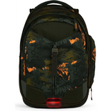 Der Satch Match Schulrucksack - Jurassic Jungle von Satch verfügt über einen grünen und orangen Tarndruck, einen Frontreißverschluss, einen kleinen roten Reflektor und ein ergonomisches Design - ideal für stilbewusste, aktive Schüler.