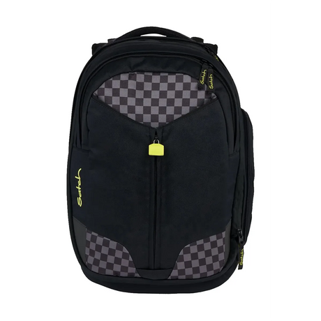 Die Satch Match Schulranzen - Dark Skate von Satch überzeugt mit schwarzem Checkered-Muster, gelbem Zipper und ergonomischem Design. Erweiterbar - ideal für Schule oder Freizeit. Vor weißem Hintergrund abgebildet.