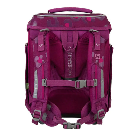 Das 9-teilige Schneiders Ergolite Berry Paw Schulranzen-Set in Magenta bietet von hinten verstellbare, gepolsterte Träger, einen Griff und reflektierende Akzente.