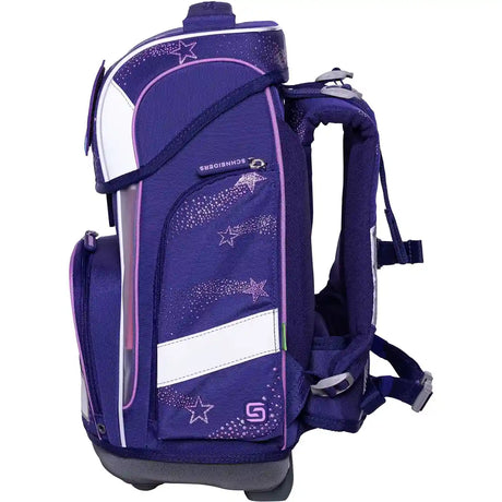 Das Schneiders Ergolite "Dark Hunter" 9-teiliges Schulranzen-Set zeichnet sich durch Sternenmuster, ergonomisch gepolsterte Schultergurte und mehrere Fächer aus. Seitlich abgebildet ist dieser leichte Rucksack von Schneiders perfekt für den Schulalltag geeignet.