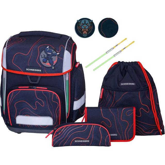Das 9-teilige Schulranzen-Set "Ninja Revenge" von Schneiders Ergolite enthält einen ergonomischen Schulrucksack, passende Taschen, zwei grüne Stifte und vieles mehr - ideal, um alle Schulutensilien zu organisieren.