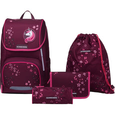 Das Schneiders Ergojet Floral Fantasy Schulranzen-Set (6-teilig) von Schneiders besticht in Maroon mit pinken Blumenmustern und einem Einhorn-Motiv auf dem leichten Rucksack.