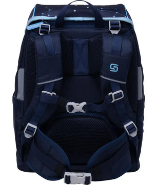 Das Schneiders Ergojet Space Dream Schulranzen-Set - 6-teilig ist ein ergonomischer, marineblauer Rucksack mit gepolsterten Trägern, Brust-/Taillenschnallen und seitlichen Reflektoren - ideal für Grundschüler.