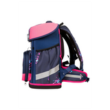 Seitenansicht des School-Mood Champion Schulranzen-Set 7-teilig - "Leni" in marineblau und rosa mit Sternenmuster. Dieser ergonomische School-Mood Schulranzen bietet Stil, Komfort und mehrere Fächer für den Schulalltag.