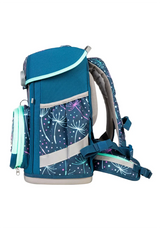 Das School-Mood Champion Schulranzen-Set 7-teilig "Lina" von School-Mood zeigt sich in der Seitenansicht mit einem blau-grünem Design mit Pusteblumen-Print, Seitentasche und hellgrünem Reißverschluss.