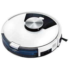 Ein weißer SILVERCREST Saugroboter mit App und Lasernavigation mit kreisförmigem Design und blauem Staubsaugerbehälter ist auf weißem Hintergrund abgebildet.