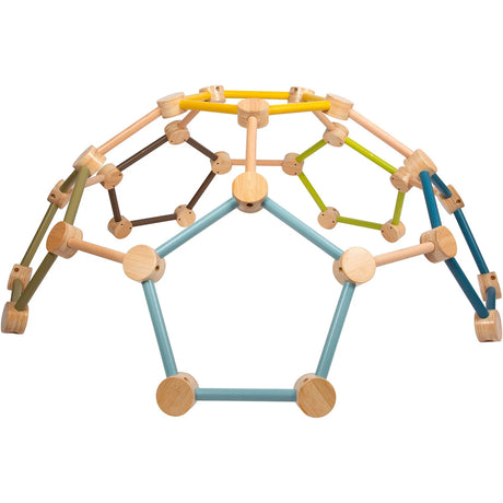 Die Kletterkuppel Adventure von small foot mit bunten Stäben und kreisrunden Verbindungsstücken ist ein ideales Klettergerüst, das Kinder lieben werden.