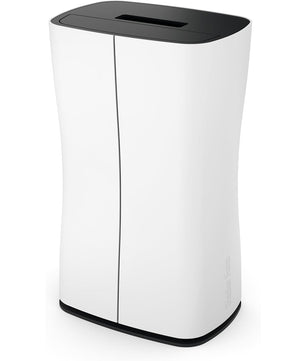 Ein schlichter, moderner Luftentfeuchter in Weiß von Stadler - perfekt für Räume, die von präzisem Design inspiriert sind, wie der Stadler Form Theo Luftentfeuchter 40 m² 280 W 0,42 l/h in Weiß.