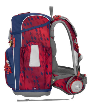 Ultraleichter und ergonomischer Schulranzen: Step by Step CLOUD Schulranzen-Set "FC Bayern Mia san Mia" (5-teilig), rot-blauer Rucksack mit geometrischem Muster, Seitenfach und gepolsterten Trägern, seitlich abgebildet.