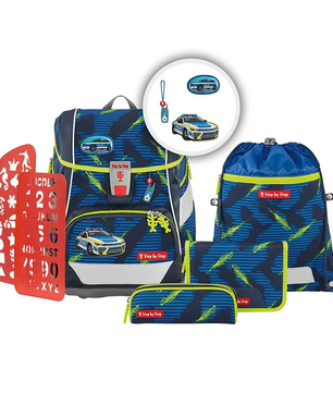 Das Step by Step 2IN1 PLUS Schulranzen-Set "Police Car Cody", 6-teilig enthält einen höhenverstellbaren Rucksack, eine Kordeltasche, Federmäppchen, Schablonen und einen Schlüsselanhänger.