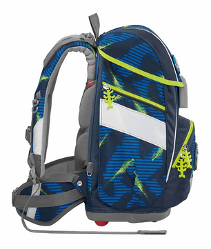 Step by Step 2IN1 PLUS Schulranzen-Set "Police Car Cody", 6-teilig: Blau und grün gemusterter Schulranzen mit grauen, höhenverstellbaren Trägern, Seitenansicht, mit Reißverschlusstaschen und einem gelben Reißverschlusszug. Marke: Step by Step.