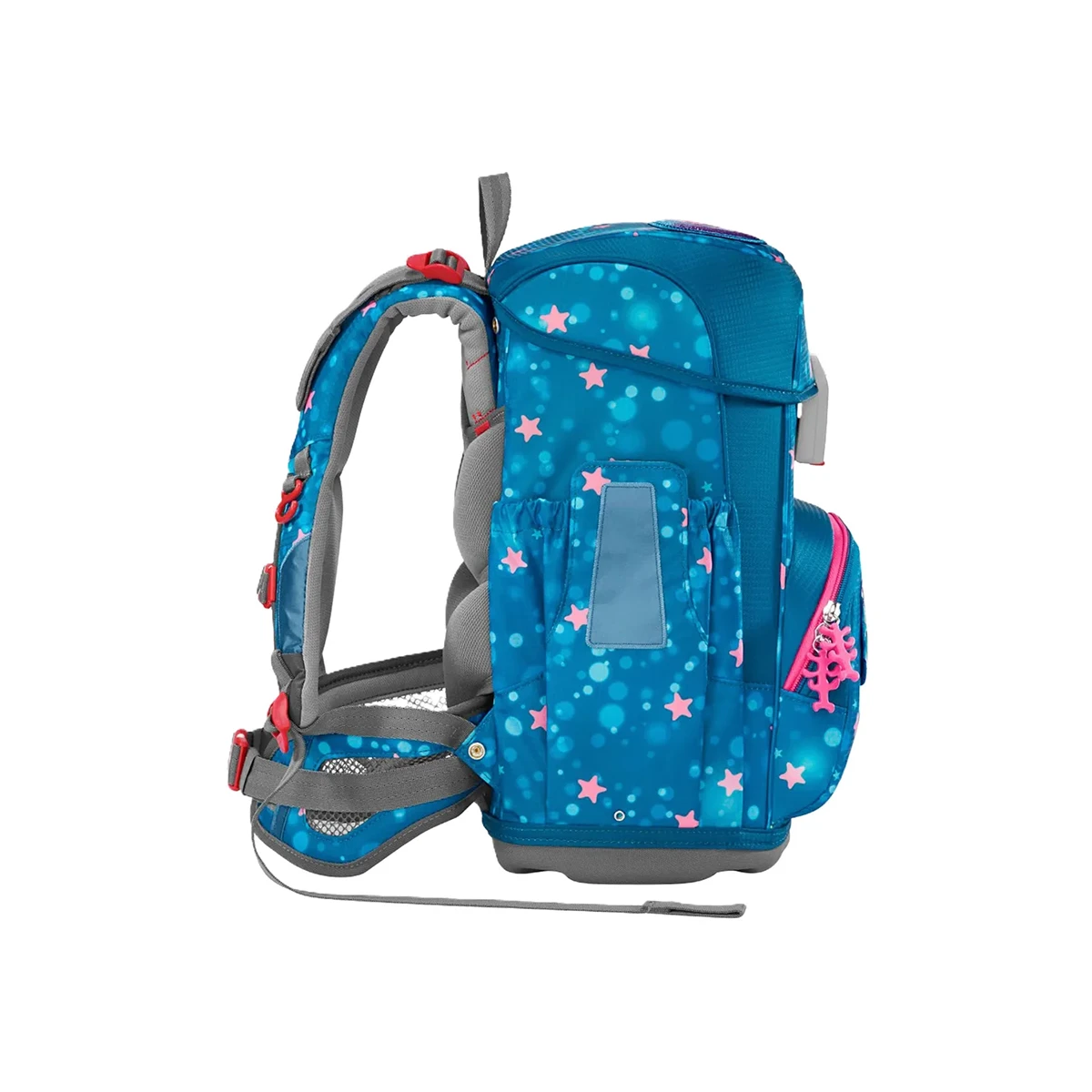 Der Step by Step Cloud Schulranzen-Set "Mermaid Lola" (5-teilig) überzeugt ergonomisch, wächst mit, präsentiert sich in Blau mit pinken Sternen und zeigt gepolsterte Träger sowie einen pinken Baum-Reißverschlussanhänger in der Seitenansicht.