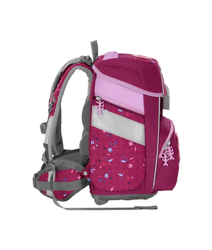 Ergonomisch und farbenfroh: Das Step by Step SPACE Schulranzen-Set "Fairy Freya" (5-teilig) begeistert als pink-lila Rucksack mit grauen Trägern und Sternenmuster - seitlich zu sehen.