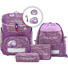 Das Step by Step Circle Set Lovely Unicorn Nuala ist ein lilafarbenes Rucksack-Set mit passendem Federmäppchen, Kordelzugtasche und Zubehör. Das ergonomische Design von Step by Step bietet reichlich Stauraum für bequemes und organisiertes Tragen.