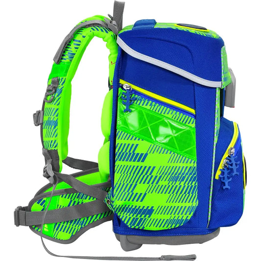 Der Step by Step Space Set Star Catcher ist ein blauer und neongrüner Kinder-Schulranzen mit grauen Trägern, Seitentaschen, geometrischen Mustern und viel Stauraum - ergonomisch und leicht.