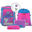 Das Step by Step Space Set Kolibri Kaja besteht aus einem leuchtend rosa und blauen ergonomischen Schulranzen mit viel Platz, einer Kordeltasche, einem Federmäppchen, einem Portemonnaie und Aufnähern mit Kolibri und Blumenmotiven - alles von Step by Step.