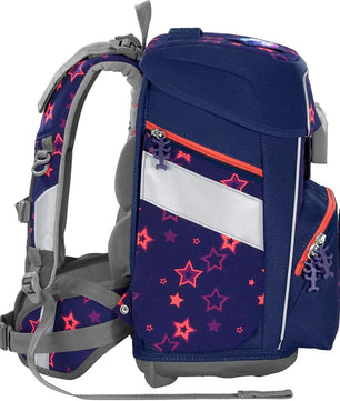 Seitenansicht des Step by Step SPACE Shine Schulranzen-Set "Pegasus Night Nuala" (5-teilig), ein leichter, ergonomischer 20L Schulranzen in blau mit rosa und orangen Sternen, grauen Trägern und reflektierenden Akzenten.