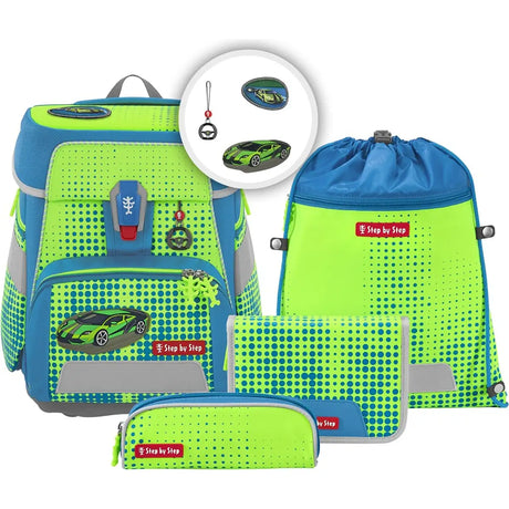 Das Step by Step Space Set Race Car Chuck ist ein leuchtend grünes und blaues 20-Liter-Schulranzen-Set mit lustigem Autodesign, das einen ergonomischen Rucksack, ein Federmäppchen, ein Portemonnaie und eine Kordeltasche von Step by Step enthält.