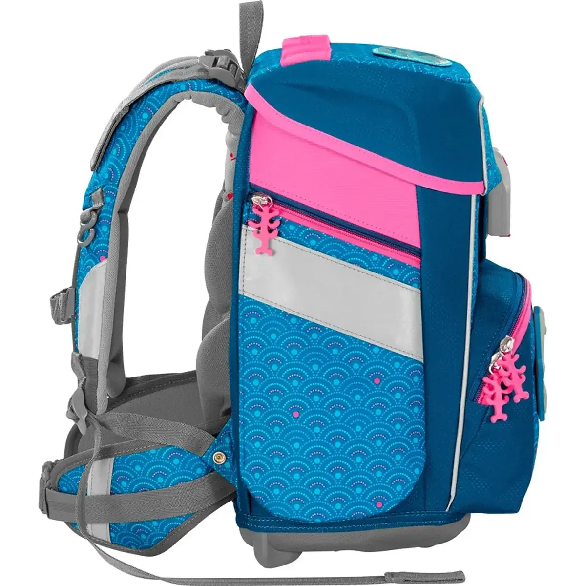 Das Step by Step Space Ranzen-Set "Dolphin Pippa" 5-teilig hat blaue und pinke Farben, graue Träger und Reißverschlüsse mit Delphinmotiven, hier von der Seite.