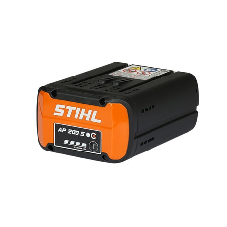 Der orange-schwarze Stihl Ersatzakku AP 200 Lithium-Ionen-Akku von STIHL aus dem AP-System für Elektrowerkzeuge ist auf weißem Hintergrund abgebildet.
