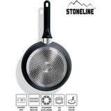 Eine schwarze STONELINE Kochgeschirr-Set Schwarz/Roségold - 11-teilig Bratpfanne wird von oben mit ihrem Metallboden gezeigt. Das Stoneline-Logo erscheint oben rechts, und Icons heben Kompatibilität und fettfrei braten dank Antihaftbeschichtung hervor.