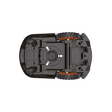 Unteransicht des Sunseeker V3+ Mähroboters von Sunseeker für die Rasenpflege, mit den Rädern und dem zentralen Drehflügelmechanismus.