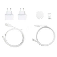 Zwei weiße Wandadapter, eine runde Montageplatte mit Schrauben und Dübeln, ein USB-A-auf-USB-C-Kabel und ein rundes Stromanschlusskabel - wichtiges Zubehör für Ihr Telefunken VM-M700 Video-Babyphone mit 5