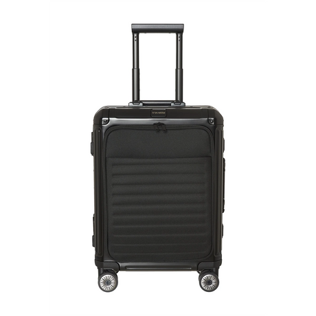 Der Travelite Next 4-Rollen-Trolley 55 cm (Schwarz, Aluminium) - Bordgepäck mit Vortasche von Travelite zeichnet sich durch eine robuste Hartschalenkonstruktion, einen Teleskopgriff und vier Spinner-Räder aus, die aufrecht auf einem weißen Hintergrund stehen.