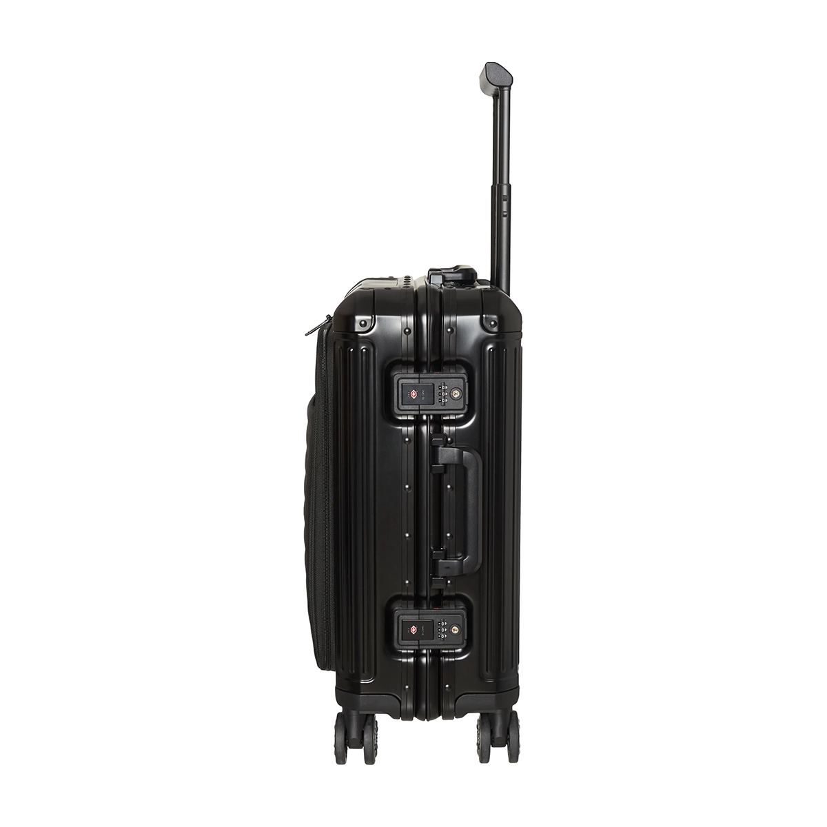 Der Travelite Next 4-Rollen-Trolley 55 cm in Schwarz (Aluminium) ist aufrecht abgebildet. Die Seitenansicht hebt den verlängerten Teleskopgriff, die seitlichen Griffe, zwei TSA-Zahlenschlösser und eine Vordertasche für einfachen Zugriff hervor.