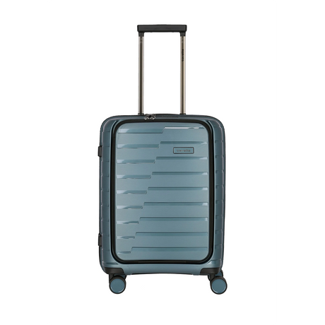 Der Travelite Air Base 4-Rad Trolley S mit Vortasche in Ice Blue ist ein Hartschalen-Handgepäckkoffer mit vier Rollen und einem Teleskopgriff, abgebildet auf weißem Hintergrund.
