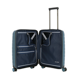 Der Travelite Air Base 4-Rad Trolley S mit Vortasche in Eisblau verfügt über vier Räder, einen verlängerten Griff, mehrere Fächer mit Reißverschluss und leichtes, aber strapazierfähiges Polypropylenmaterial - das ideale Handgepäck von Travelite.