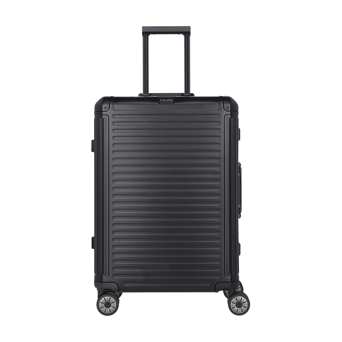 Der Travelite Next Aluminium Trolley M (4 Rollen, 69 Liter, Schwarz) von Travelite mit ausziehbarem Griff ist auf weißem Hintergrund zu sehen.