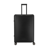 Der Travelite Next 2.0 4-Rollen-Trolley L (77 cm, Schwarz) von Travelite ist ein großer, schwarzer Hartschalenkoffer mit vier Rollen und einem Teleskopgriff, abgebildet auf einem weißen Hintergrund.