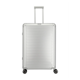 Der Travelite Next 4-Rollen-Trolley L (77 cm, Silber) von Travelite besticht durch sein elegantes silbernes Aluminiumdesign mit vier Rädern und einem verlängerten Griff, der vor einem schlichten weißen Hintergrund steht.