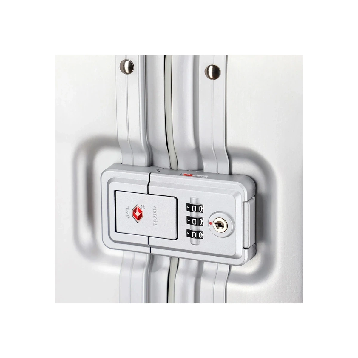 Nahaufnahme eines silbernen TSA-Zahlenschlosses am Reißverschluss des Travelite Next 4-Rollen-Trolley L (77 cm, Silber) von Travelite.